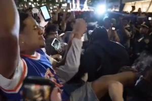 纽约观赛派对引发骚乱 警方出动遭嘲讽：萨克麦迪克~被迫使用防暴喷雾