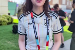 日本网友：囧！日本女记者报道时牛仔裤拉链有点没拉上