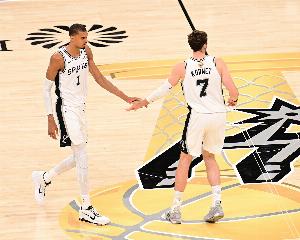决战G5：马刺对阵尼克斯，科内特因伤病出战存疑