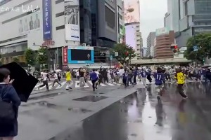 其他视角：平时刻燃爆清晨！日本队绝平后，十字路口秒变狂欢海洋
