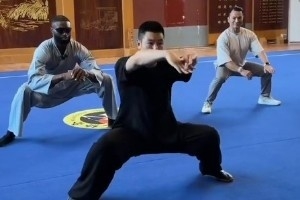 杰伦·布朗效仿文班亚马？少林寺参观习武