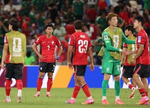 韩国球迷请假前往酒馆观赛：原预计2-0获胜，现信心不足