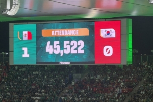 目击主队提前晋级，45522球迷齐聚现场见证墨西哥1-0韩国