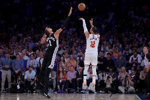 NBA对文班偏袒严重，布伦森垫脚伦纳德却未受判罚