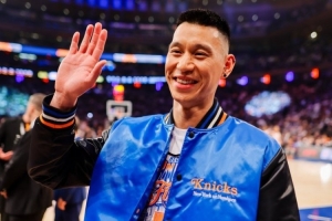 尼克斯官方发布照片：众志成城，热烈欢迎林书豪回归！