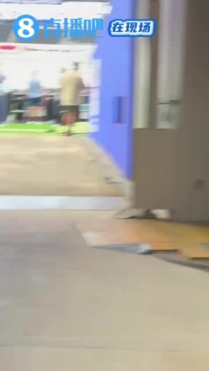 直播吧现场报道|日本队训练场地草皮维护情况