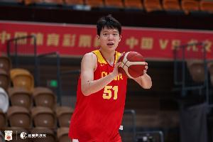 杨瀚森经NBA历练，展现国家队中成长与更大助力