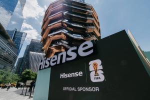 海信、FIFA与阿迪达斯携手举办纽约快闪活动，激发世界杯RGB足球狂潮