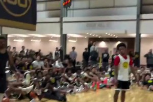 恢复到巅峰状态了？！欧文野球场1v1运球过人也太丝滑了！