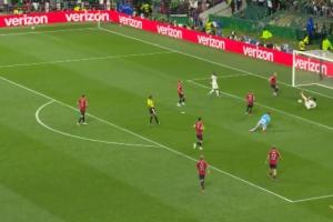 墨西哥2-0捷克制胜，霍莱什失误送礼，基尼奥内斯补射立功！