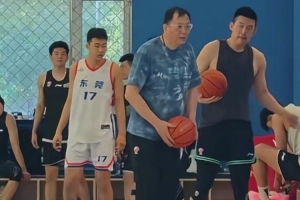 广东队刘卫霖随辽篮夏训，接受主帅乌戈审视