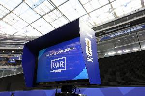 津媒报道：世界杯VAR新规在争议中实施，多次实现关键纠正