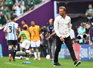 勒纳尔三届世界杯分别带领不同球队参赛，米卢曾五连任世界杯执教