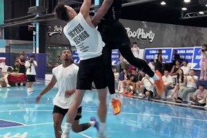 杰伦勒丘上演超级隔扣，这真顶不住！！