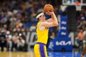 Shams报道：里夫斯获NBA史上最大落选秀合同，总价值1.85亿美元，为期4年