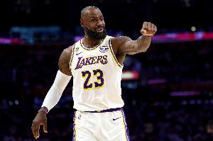 A·史密斯：詹姆斯值5200万薪资 且位列NBA前15球星及票房前三