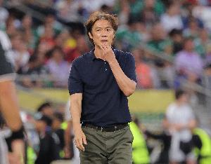 韩主帅洪明甫与苏格兰主帅今日均宣布辞职，带队小组赛出局