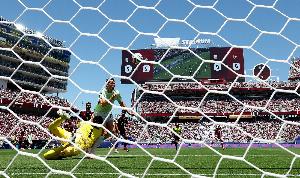 内维尔对瑞士点球回放未公开表示质疑：为何FIFA不展示VAR划线？