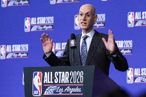 萧华表示:NBA将在夏季联赛中重新审视假摔判罚规则,并研究超过1000个回合的回放内容