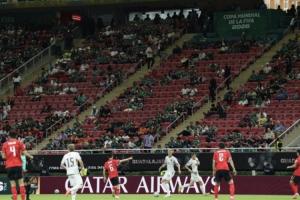 空座现象明显！记者发布图片质疑FIFA关于韩国对阵捷克比赛上座人数的统计：44985人？